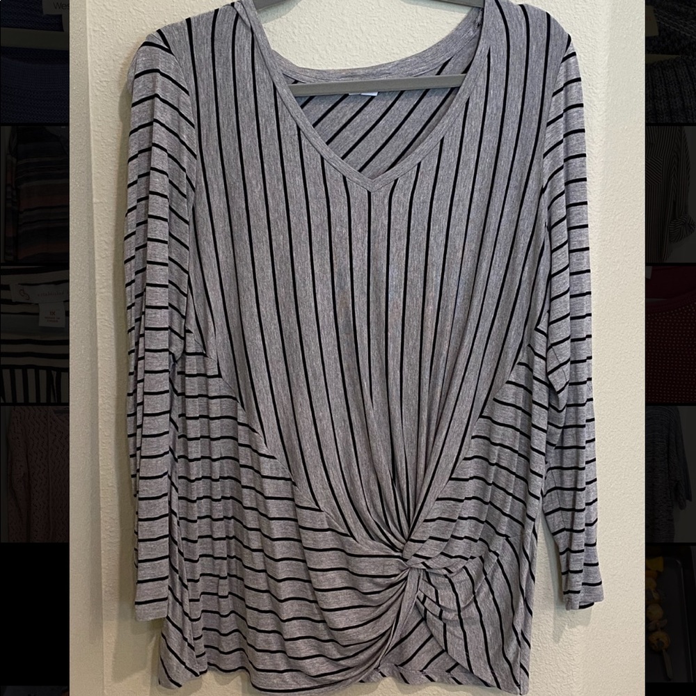 Westport gray & black top